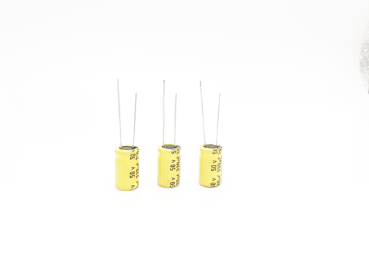 Radialstrahl-Führungs-Art Kondensator der hohen Temperatur 330UF50V des Kondensator-10x16mm