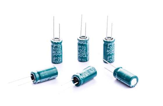 Aluminium-Radialstrahl-Elektrolytkondensator 10UF200V 8x16mm für elektronischen Ballast