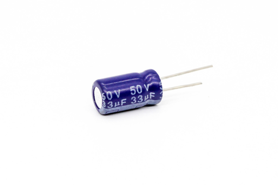 Miniaturkondensator 33uf50v 6.3x11 niedriger ESR-Aluminiumhochfrequenzkondensator