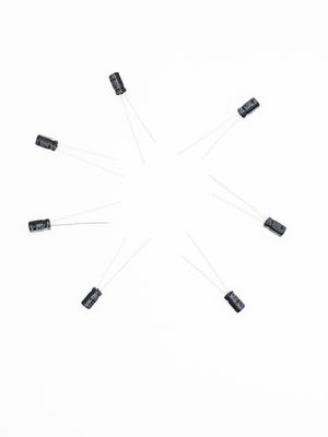 2000 Stunden laden Leben-Radialführungs-Art Kondensator 4.7UF 50V 5x11mm